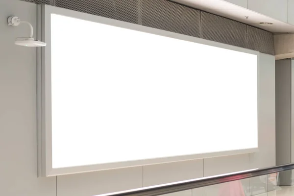 Cartelera Publicitaria Blanco Fondo Del Aeropuerto Gran Anuncio Lcd — Foto de Stock