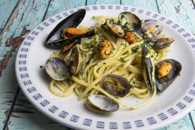 Spaghetti with clams and mussels