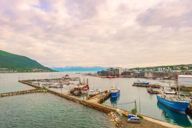 Tromso limanı manzarası. Troms og Finnmark ilçesi. Hayır.