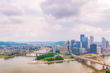 Pittsburgh 'da. Pensilvanya Usa 2 Ağustos 2018 - Washington Dağı 'ndan Pittsburgh şehir merkezi manzarası