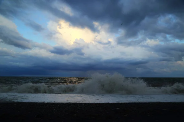 Bellissimo paesaggio marino durante una tempesta — Foto Stock