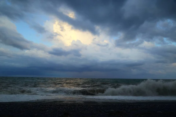 Prachtig zeelandschap tijdens een storm — Stockfoto