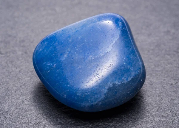 Lapislázuli Piedra Piedra Azul Sobre Fondo Oscuro — Foto de Stock