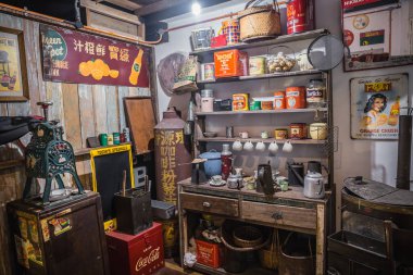 Melaka, Malezya - 28 Temmuz 2019: Melaka Müzesi, Jonker Caddesi 'nde, geleneksel Çin eczanesi, terzi dükkanı, çay salonu, sinema ve daha pek çok şeyin yer aldığı 50-70' ler arasında eski bir antika müzesidir..