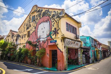 Melaka, Malezya - 28 Temmuz 2019: Dev duvar resimli eski dükkanlar.