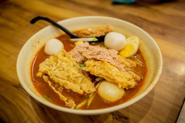 Jonker 88, Melaka, Malezya 'da eski bir restoran Nyonya Laksa ve Assam Laksa gibi en popüler melaka yemeklerini sunar.