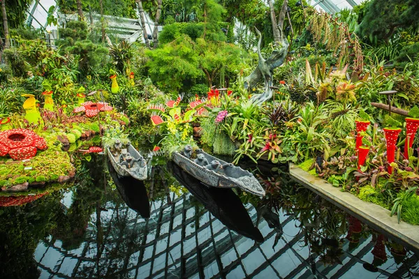 Una Exhibición Plantas Carnívoras Rojas Amarillas Hechas Ladrillos Lego Invernadero —  Fotos de Stock