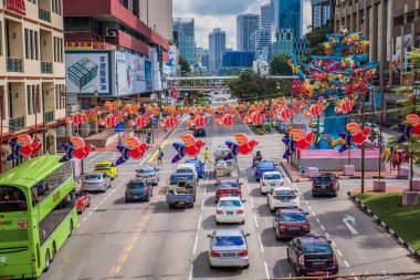 Çin Yeni Yılı boyunca Çin Mahallesi Singapur sokaklarında dekorasyon