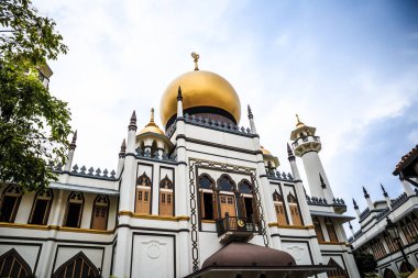 Singapur - 26 Ocak 2020: Sultan Camisi veya Mescid Sultan, Singapur 'un Rochor ilçesine bağlı Kampong Glam bölgesinde yer alan bir camidir.. 