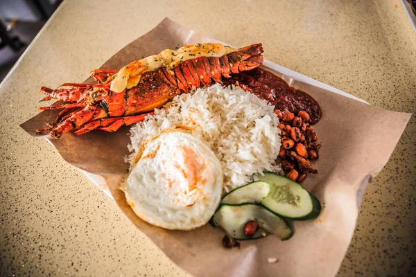 Lawa Bintang Lobster Nasi Lemak Terdiri Dari Seluruh Lobster Dengan — Stok Foto