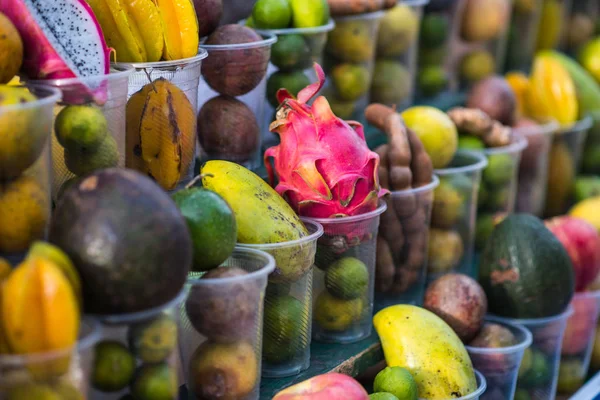 Loja de frutas de rua local em Luang Prabang — Fotografia de Stock