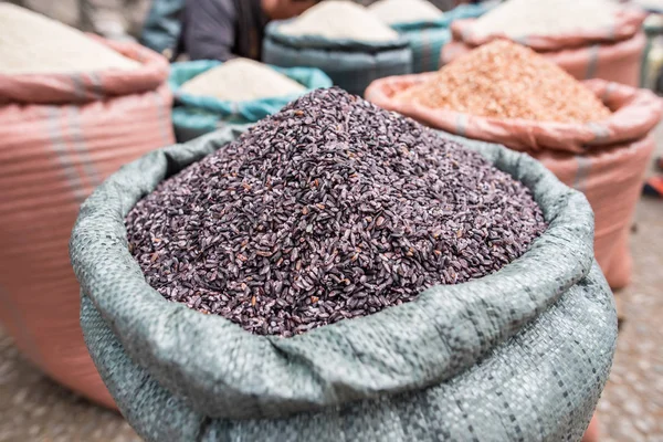 Paarse bruine rijstmarkt — Stockfoto