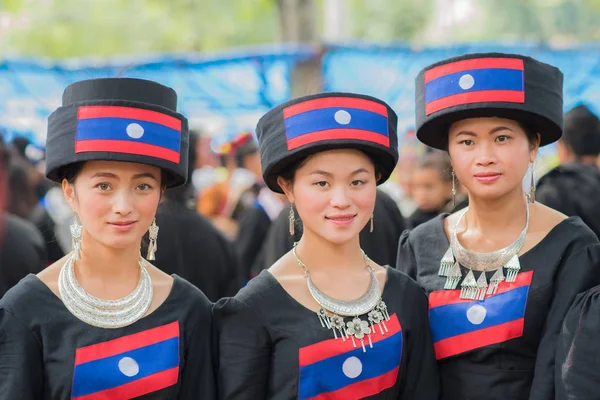 Yerel dağcı kabilesinin kadınları 'Hmong'