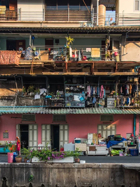 Poor housing in Bangkok — Stock Photo, Image