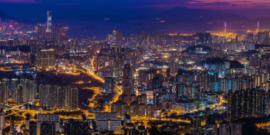 Kowloon tepe, Hong Kong üzerinde güneş battıktan sonra Panorama görünüm