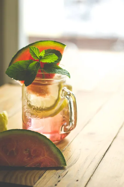 Naneli ve Limonlu Yaz Karpuzu Limonatası