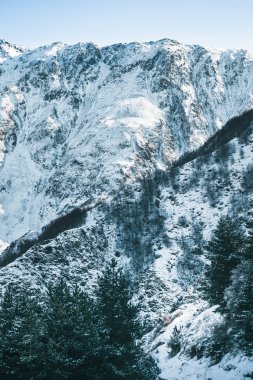 Gürcistan 'daki Kafkasya dağlarının manzarası