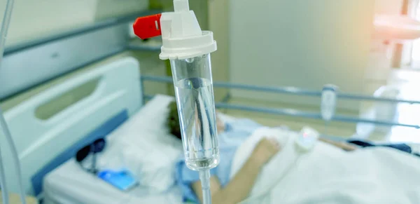 Paciente que se recupera en el hospital de una infección —  Fotos de Stock