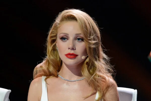 Kyiv, Ukrayna - 08 Şubat 2020: Tina Karol (C) - Ukrayna 'dan Eurovision-2020 ulusal seçiminin jüri üyesi