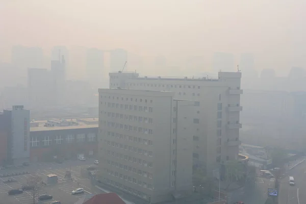 Kyiv Ucrania Abril 2020 Kiev Humo Debido Los Incendios Forestales —  Fotos de Stock