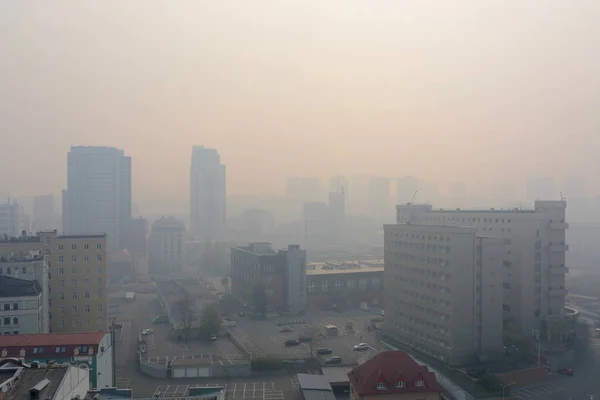 Quiiv Ucrânia Abril 2020 Kiev Fumaça Devido Incêndios Florestais Inclusive — Fotografia de Stock