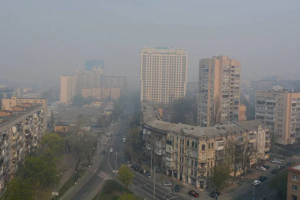 Kyiv Ucraina Aprile 2020 Kiev Fumo Causa Incendi Boschivi Anche — Foto Stock