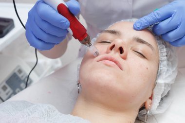 Mezotarpia süreci ve altında serum bulunması.