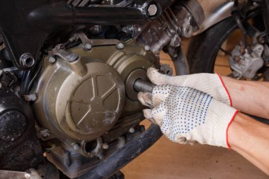 Motosikletin motoruna tanı koyma süreci..