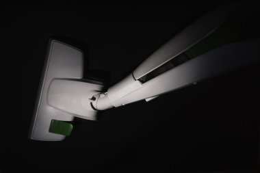 Karanlıkta kompakt vakum.