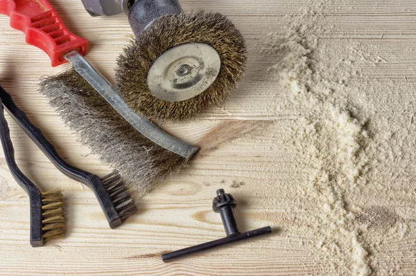 Cepillos de alambre para mecanizar madera . — Foto de Stock