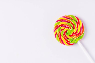 Lolipop, beyaz bir arka plan üzerinde bir spiral