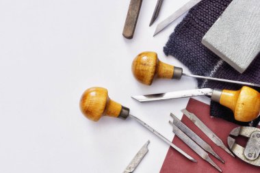 El ile metal oyma için donatım kazıma.