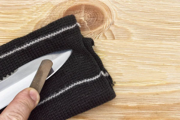 The knife during sharpening on the whetstone. — Stock Photo, Image