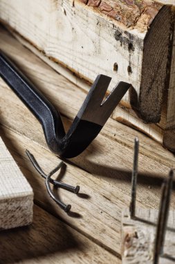 Ahşap konstrüksiyon sökülmesi için çivileme