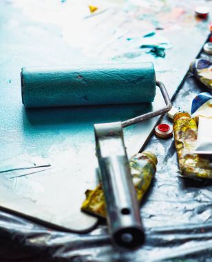 Estampas atölye bir rulo ile uygulanan boya
