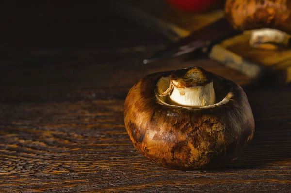 Fresh mushrooms lying on a wooden table — Stock Photo, Image