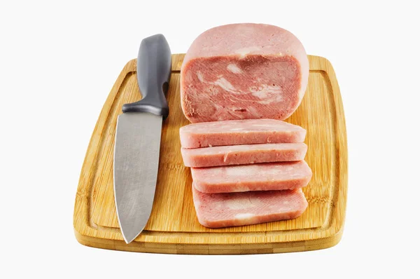Ham, liggend op een cutting Board met een mes — Stockfoto