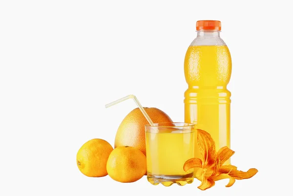 Citrus fruit and juice on white background — Stock Photo, Image
