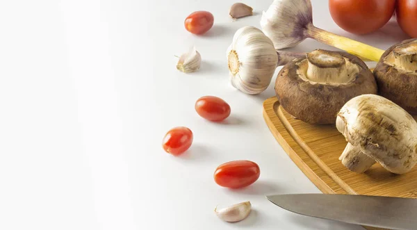 Mushrooms and vegetables on a cutting Board — Stock Photo, Image