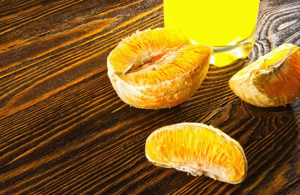 Цитрусовые и апельсиновый сок — стоковое фото