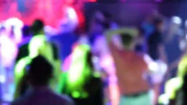 Χορεύουν Στα Club Φόντο Φώτα — Αρχείο Βίντεο