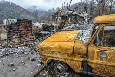 Kamyon ve Gatlinburg orman yangın tarafından tahrip yapısı