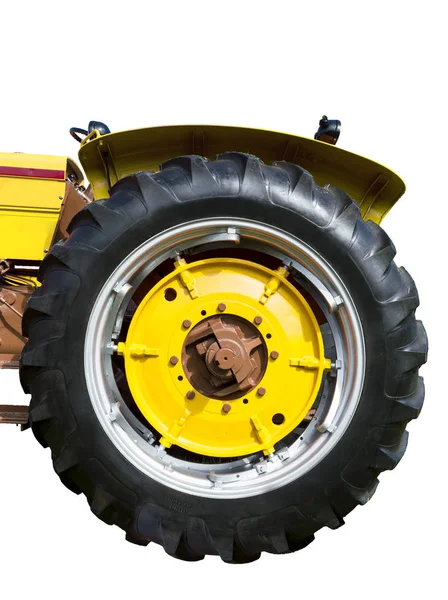 Grand pneu tracteur jaune — Photo