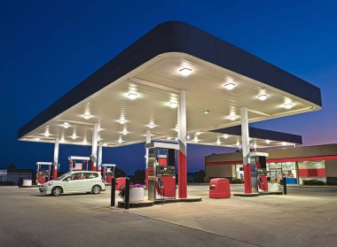 Benzin İstasyonu ve Market Yeniden Yapılandırıldı