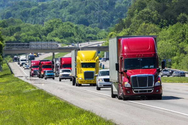 Red Semi Leads Traffic On Interstate — Stock Photo, Image