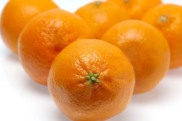 Une Tangerine en bref avec d'autres — Photo
