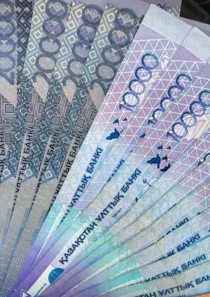 Para ülkesi Kazakistan tasarım için büyük faturalar çıkarıyor