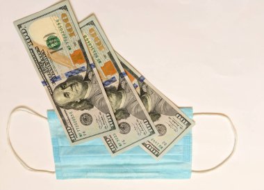100 Amerikan Doları, Kazakistan 'ın Kentau şehrinde 8 Nisan 2020' de