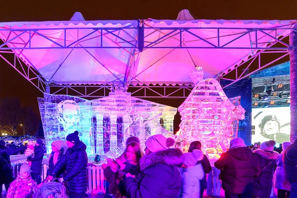 Rússia, Moscou, 07 de janeiro de 2020: festival Frozen Moscow, Victory Park, tema do balé — Fotografia de Stock