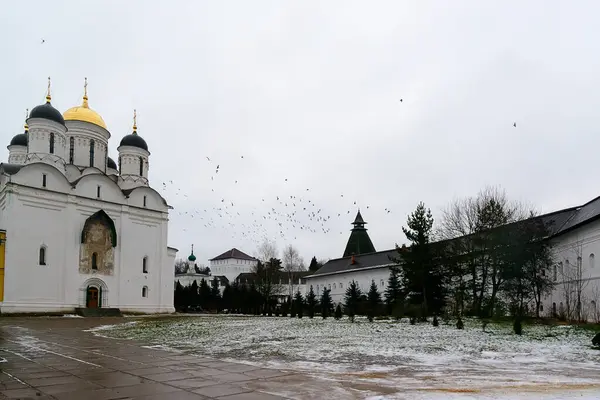 Rusia, Borovsk, 02 de enero de 2020: Monasterio de San Pafnutiev Borovsky — Foto de Stock